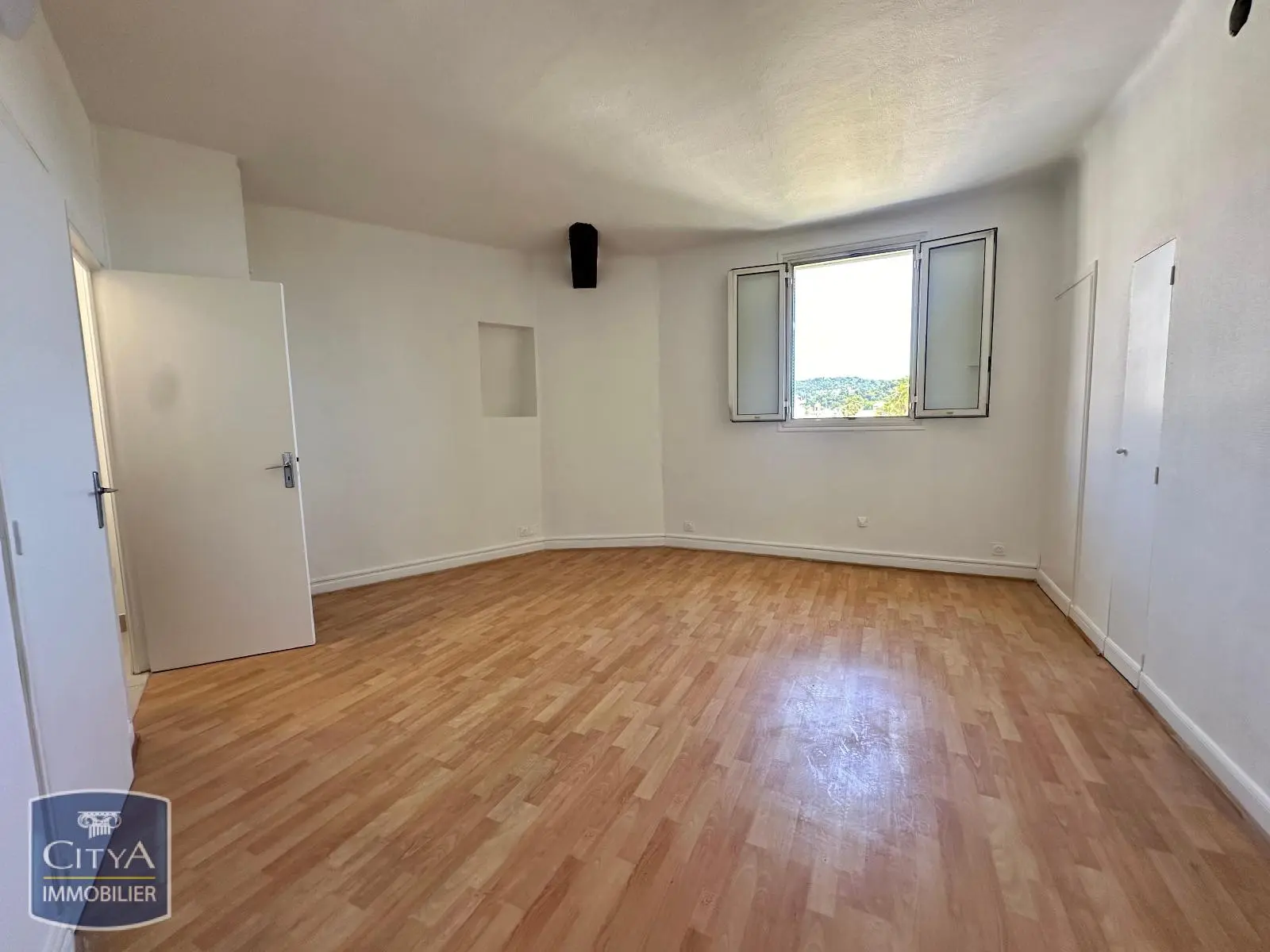 Photo 2 Appartement 1 pièce 26.66m²