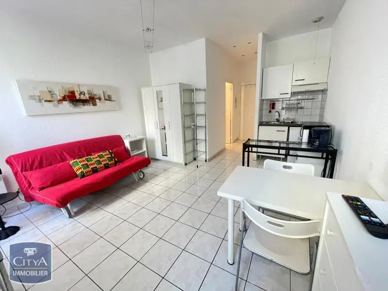 Photo 2 Appartement 1 pièce 23.76m²