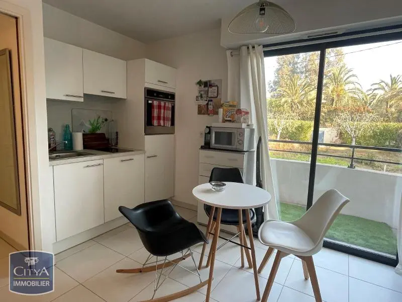 Photo 2 Appartement 1 pièce 25.71m²