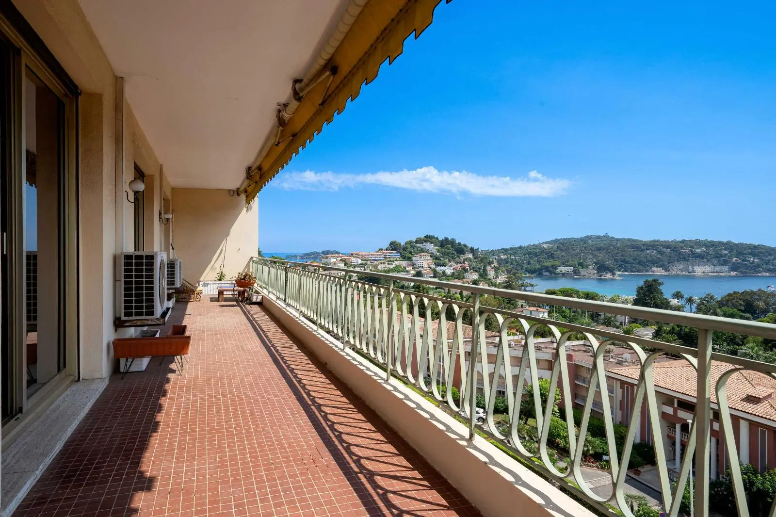 TERRASSE AVANT