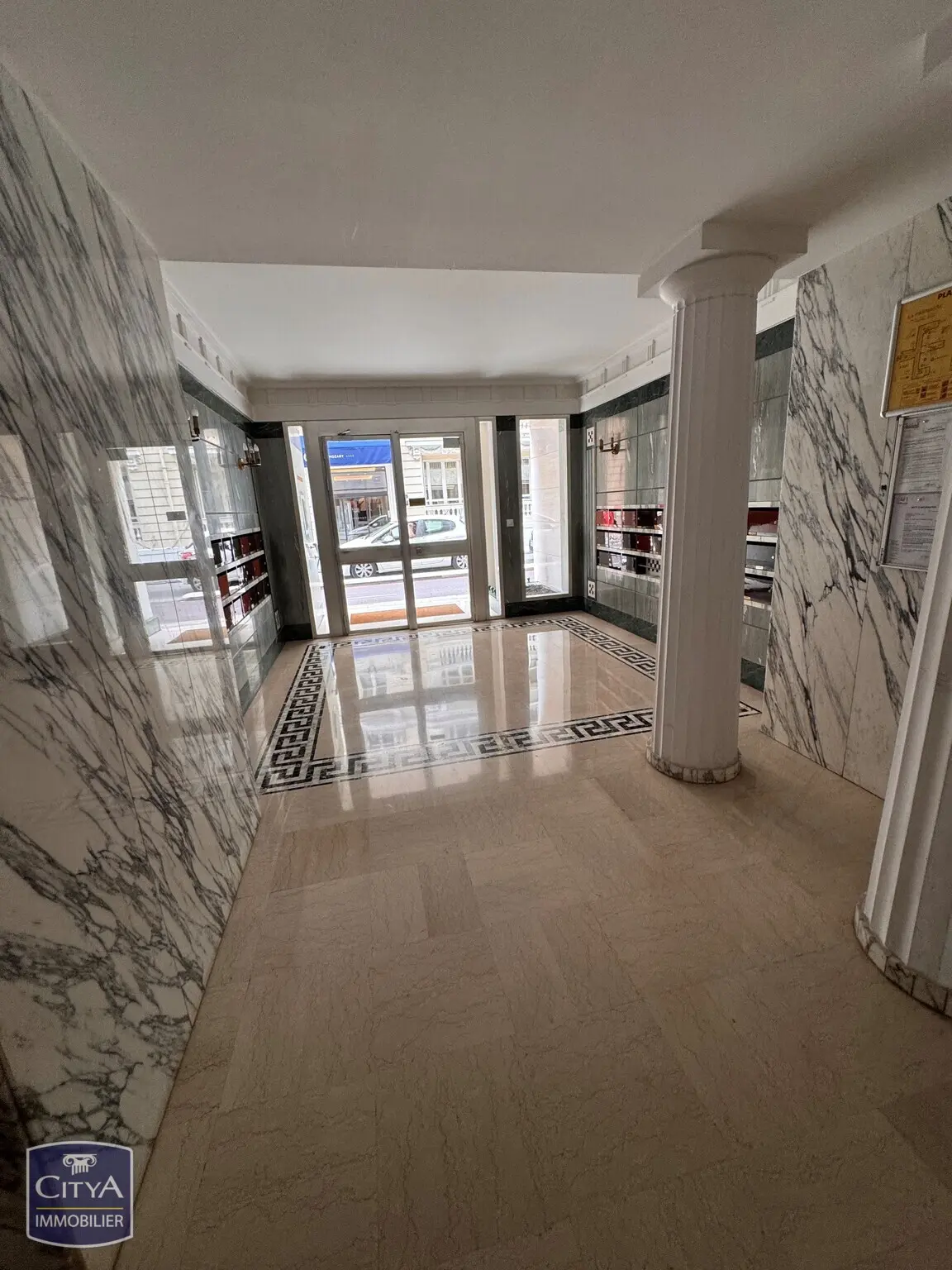 Photo 2 Appartement 1 pièce 30.41m²