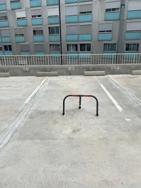 Photo 2 Parking