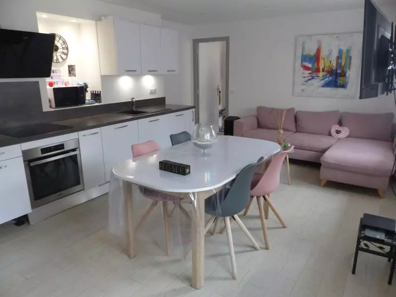 Illustration pour Appartement 2 pièces 38m² Photo Appartement 2 pièces 38m²