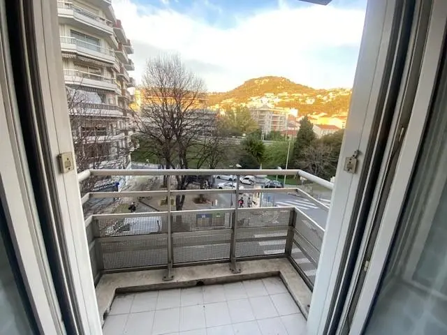 Photo 2 Appartement 1 pièce 15.93m²