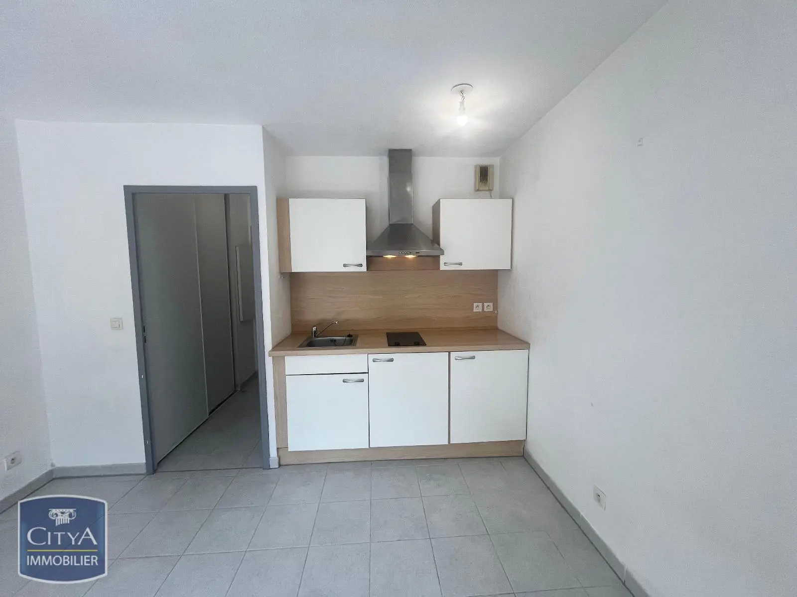 Photo 2 Appartement 1 pièce 19.84m²