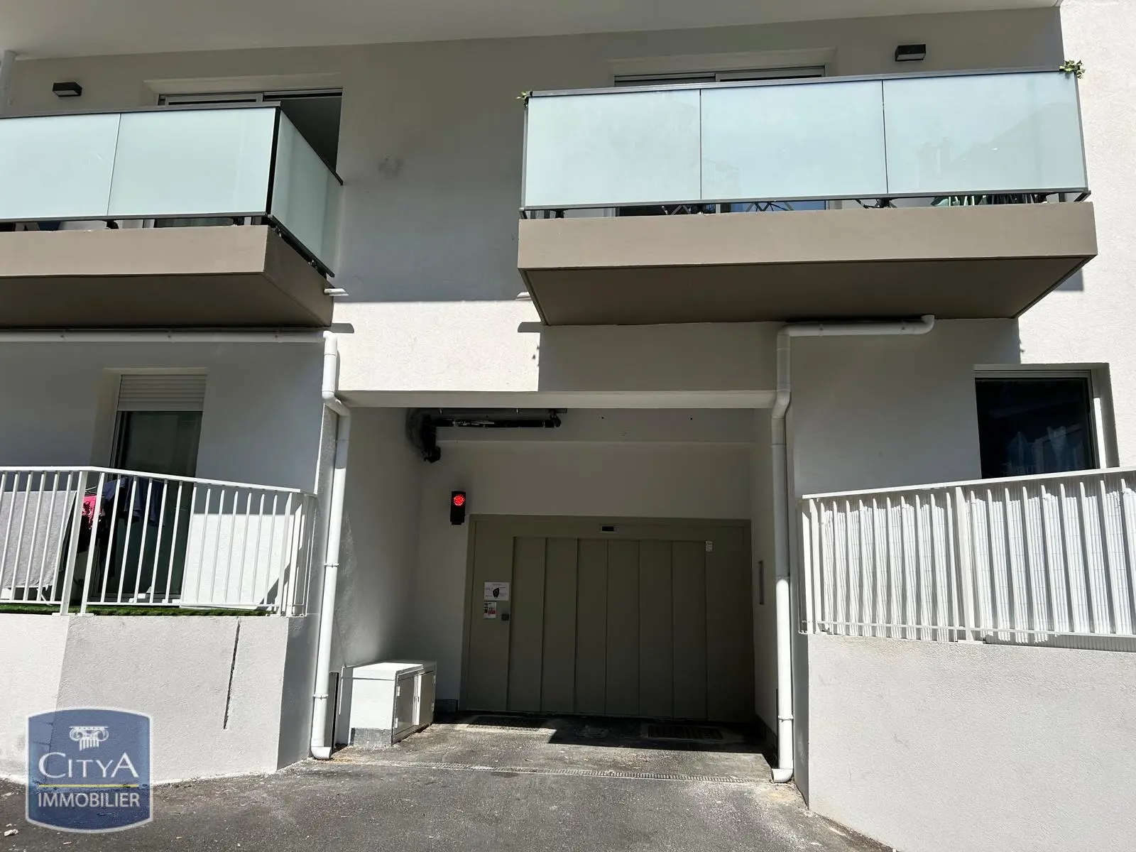 Photo 3 Parking