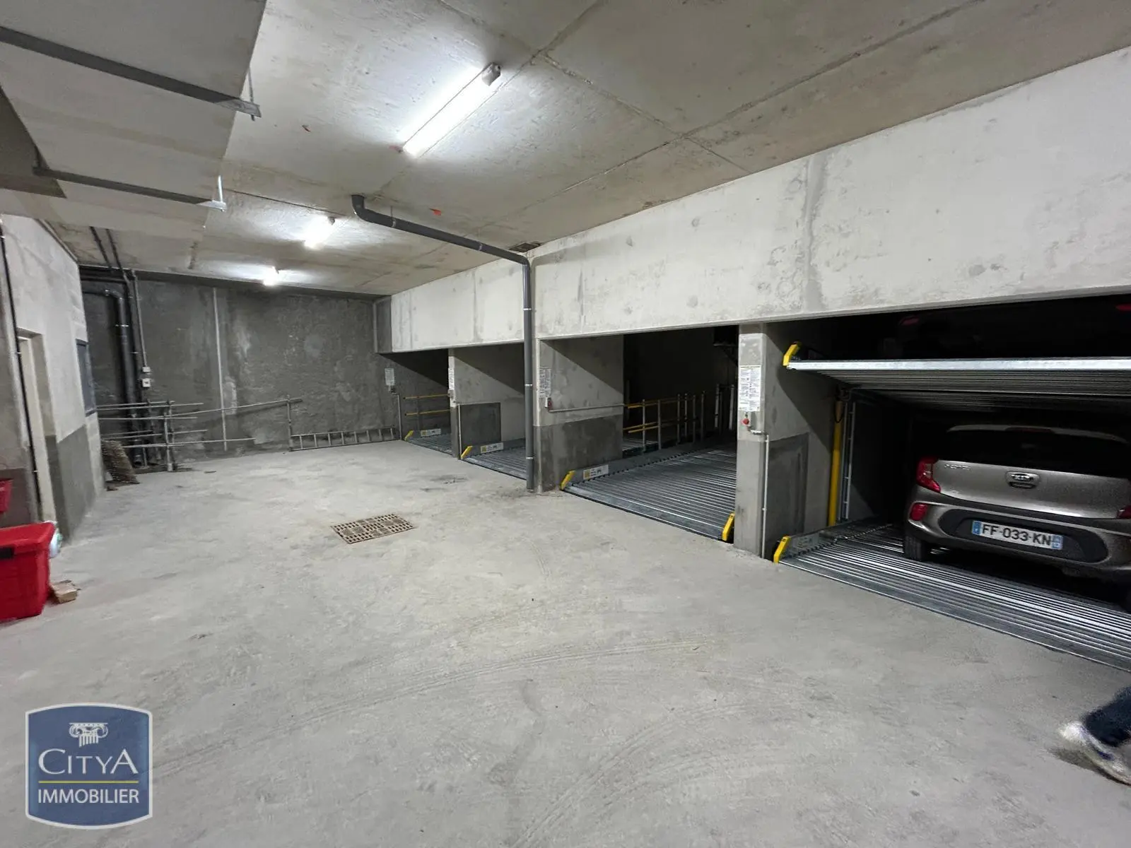 Photo 2 Parking