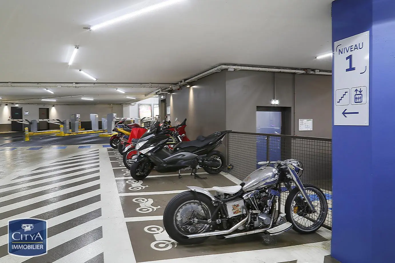 Photo 1 Parking