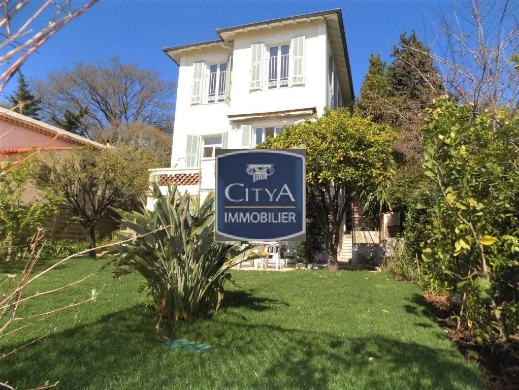 Photo 1 Maison 6 pièces 113m²