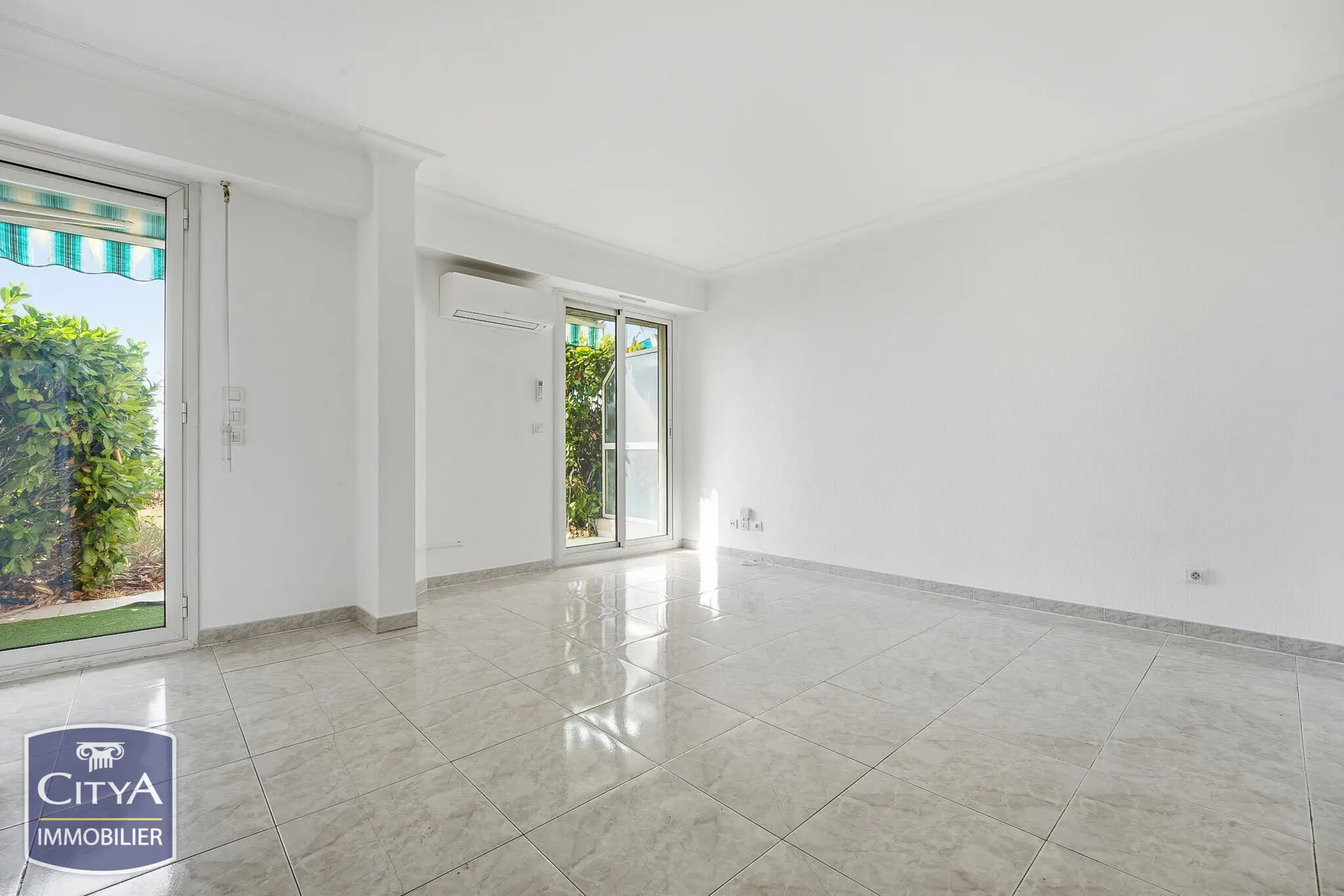 Photo 2 Appartement 1 pièce 27m²