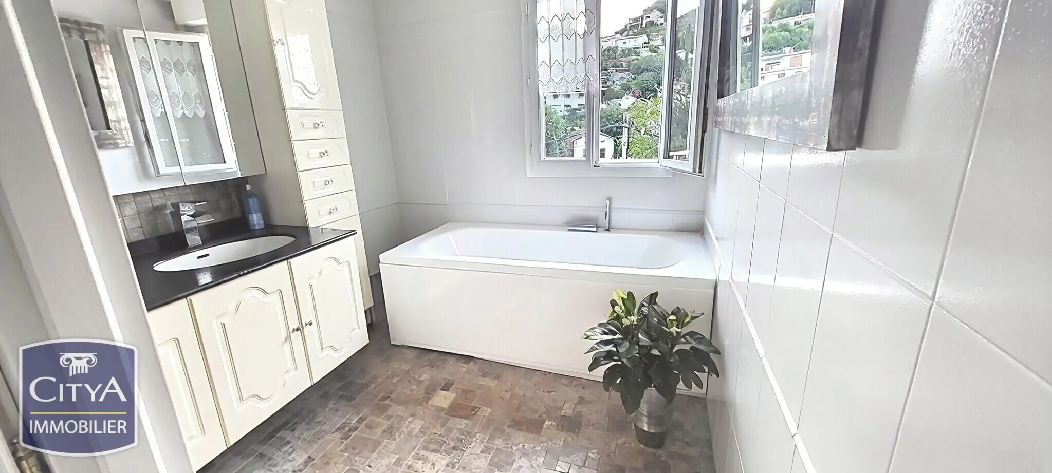 Photo 7 Maison 9 pièces 220m²