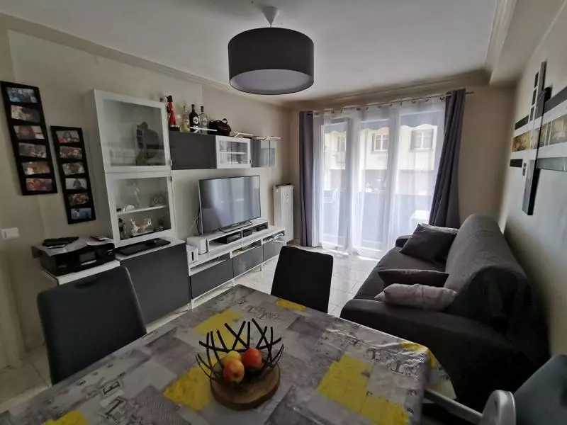 Illustration pour Appartement 3 pièces 55m² Photo Appartement 3 pièces 55m²