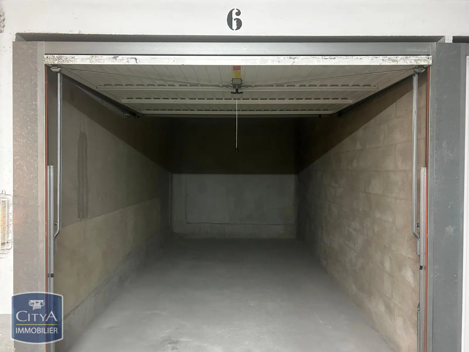 Photo 1 Parking