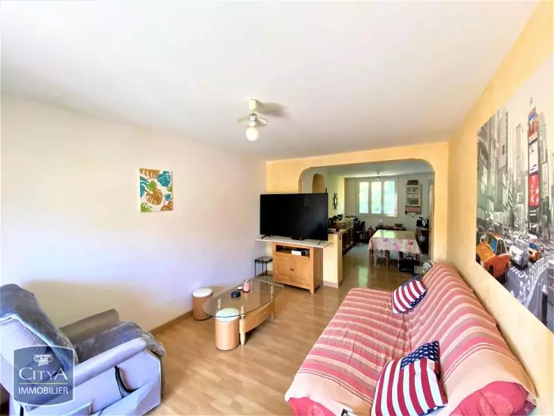 Illustration pour Appartement 3 pièces 70m² Photo Appartement 3 pièces 70m²