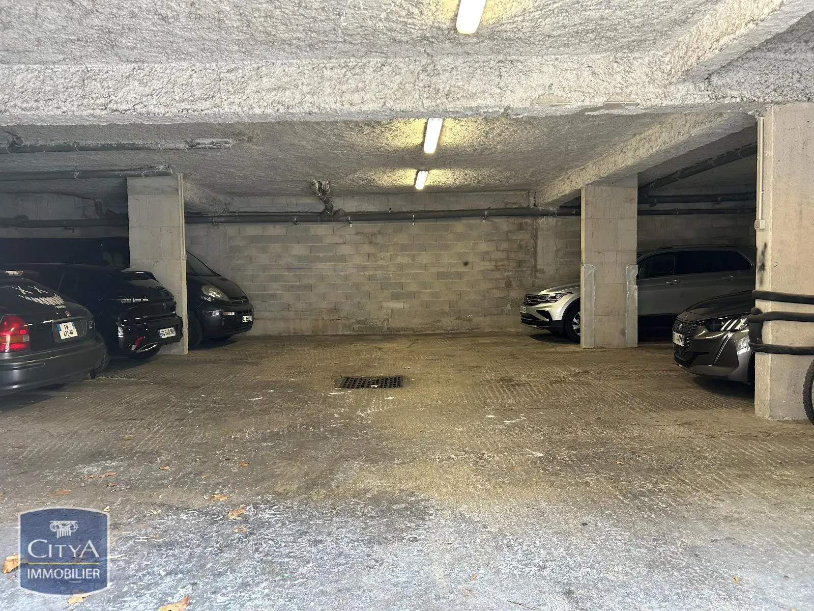 Photo 2 Parking