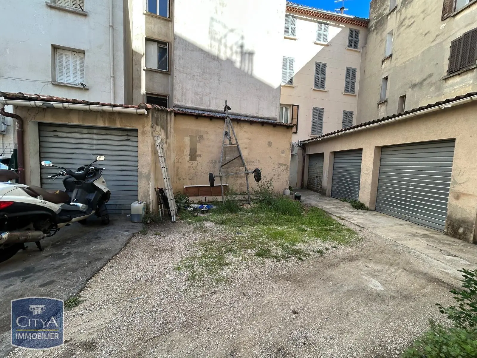 Photo 1 Parking