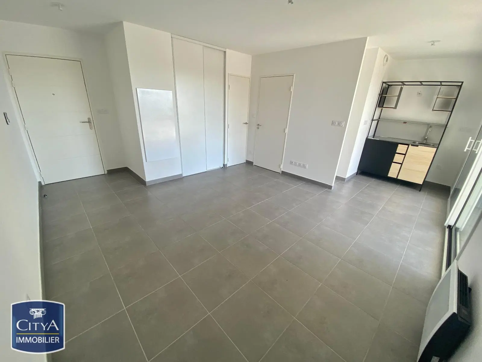 Photo 3 Appartement 1 pièce 27.99m²