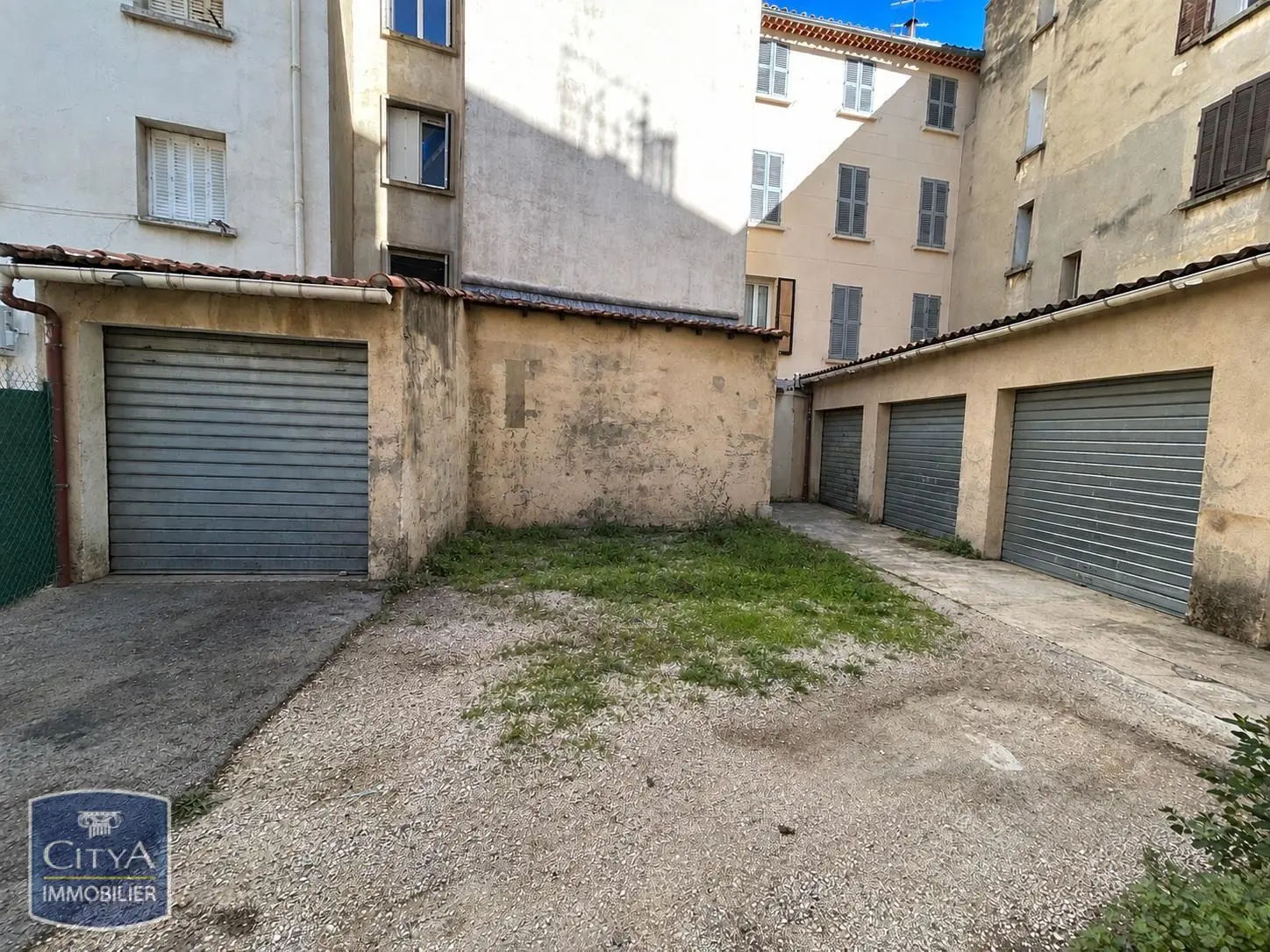 Photo 1 Parking