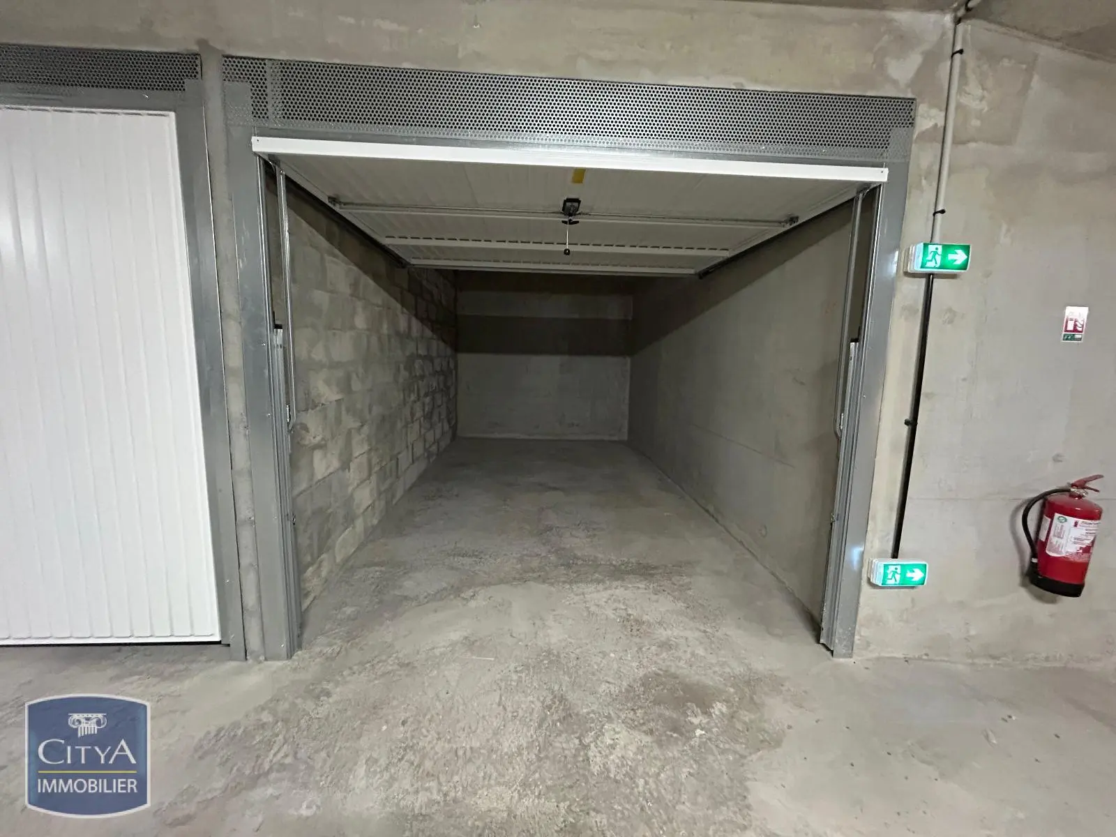 Photo 1 Parking