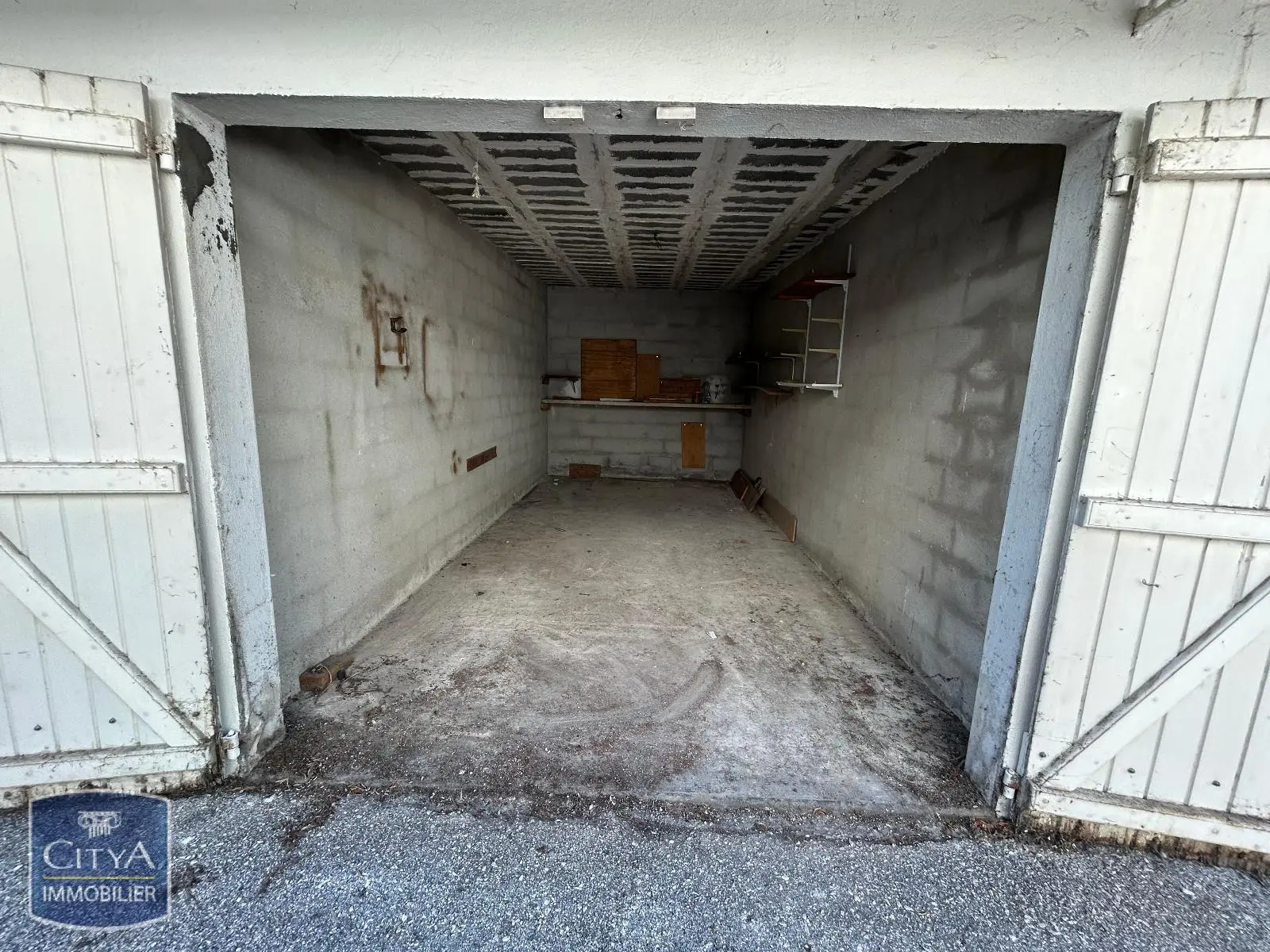 Photo 3 Parking