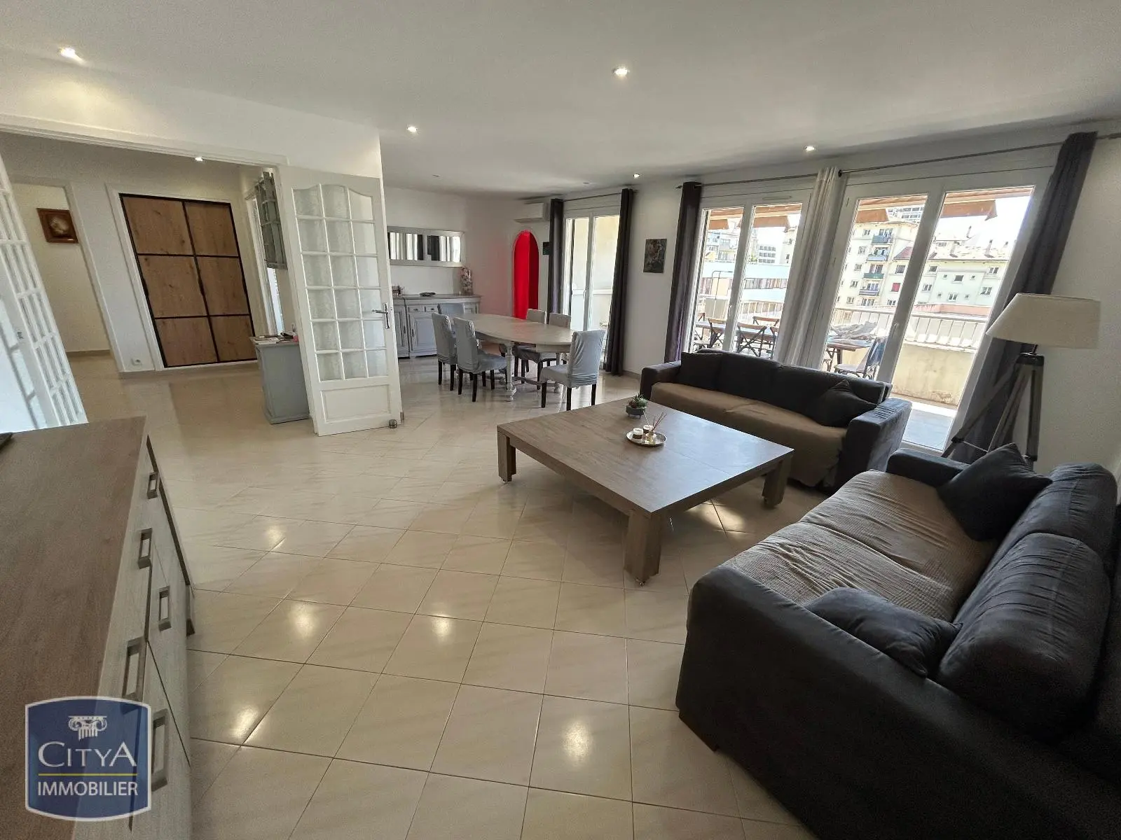 Photo 3 Appartement 4 pièces 131.8m²