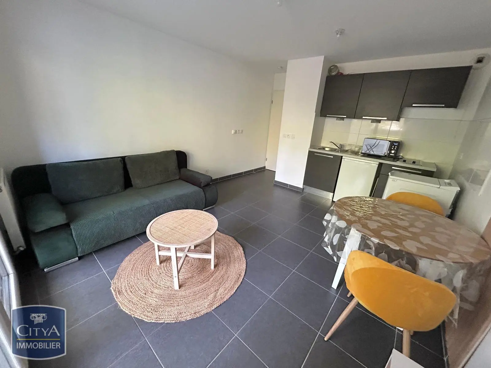 Photo 1 Appartement 1 pièce 24.67m²