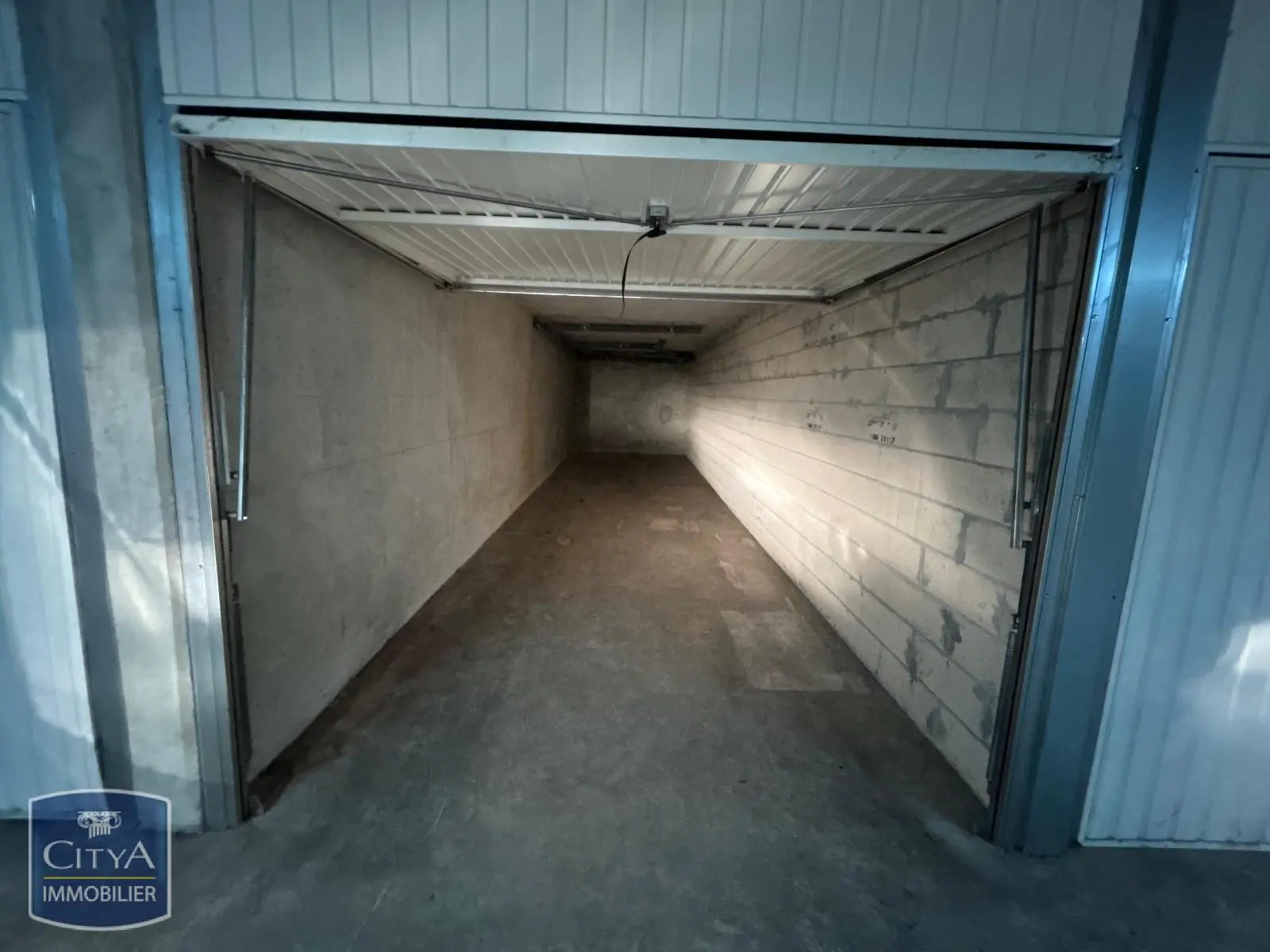 Photo 1 Parking