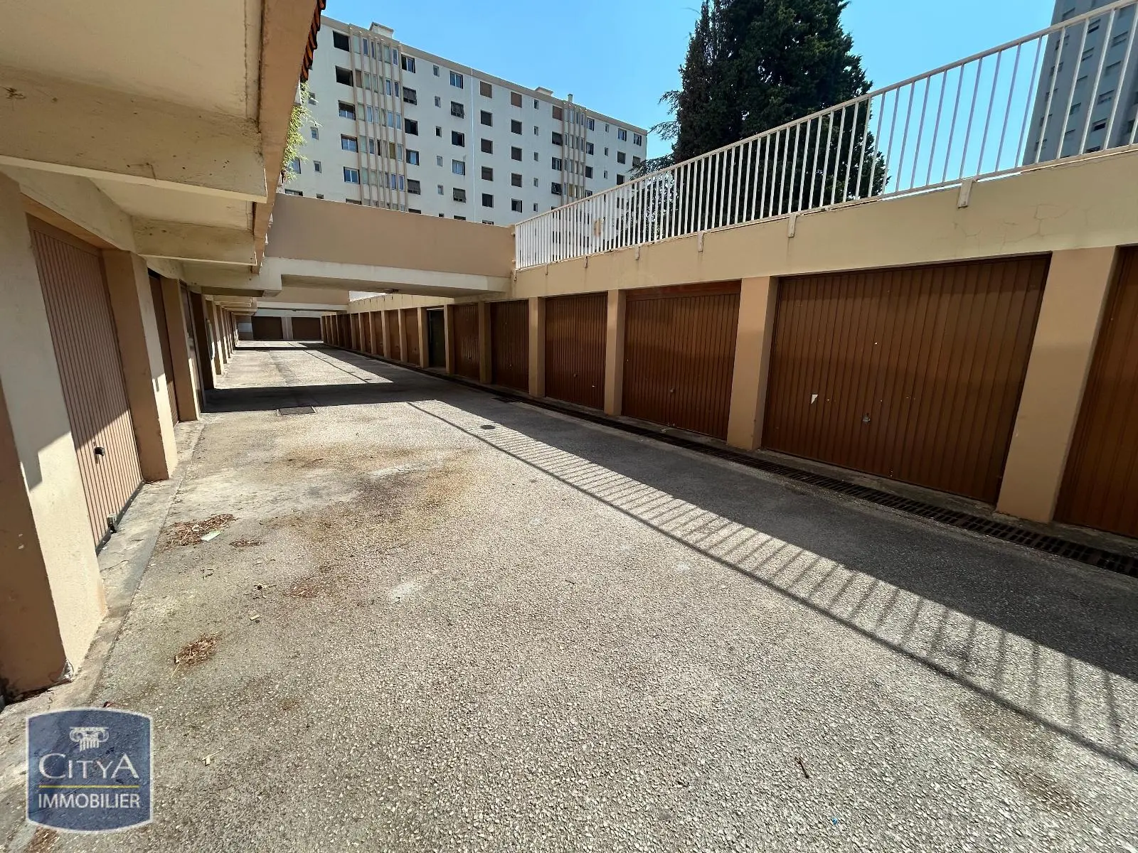 Photo 3 Parking