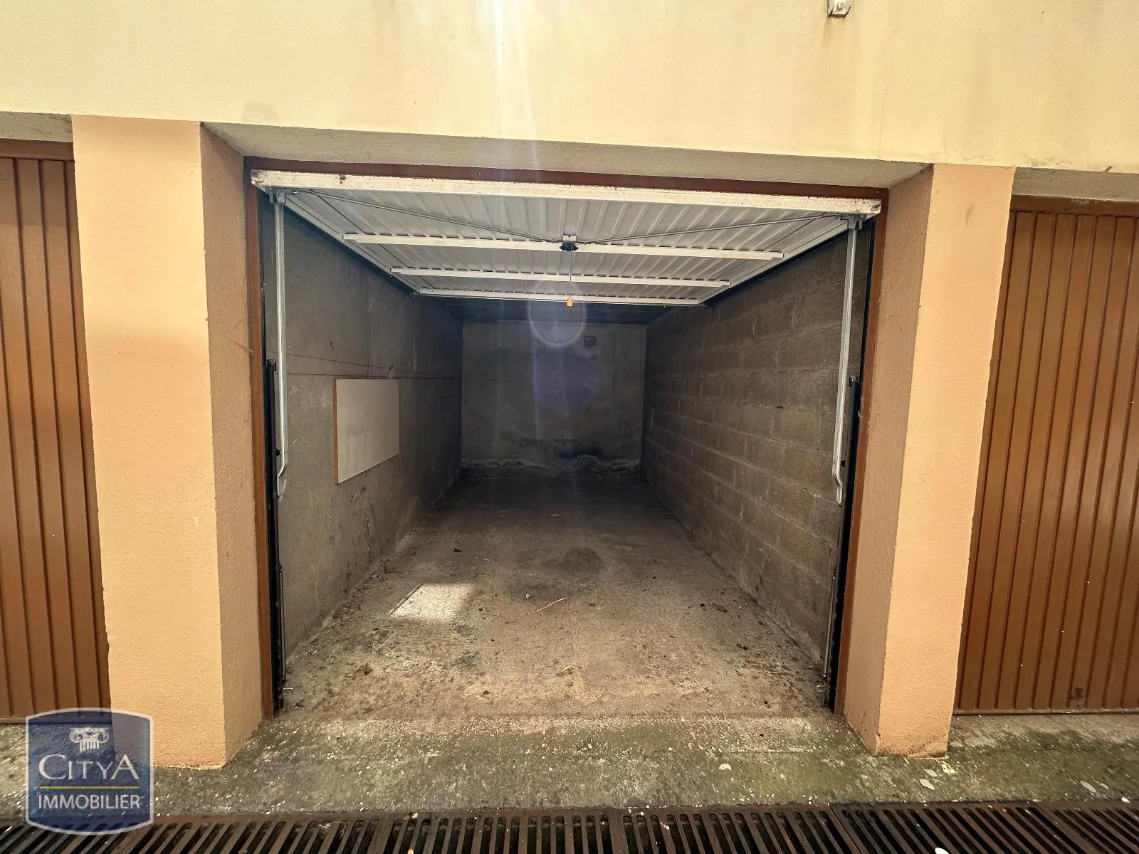Photo 1 Parking