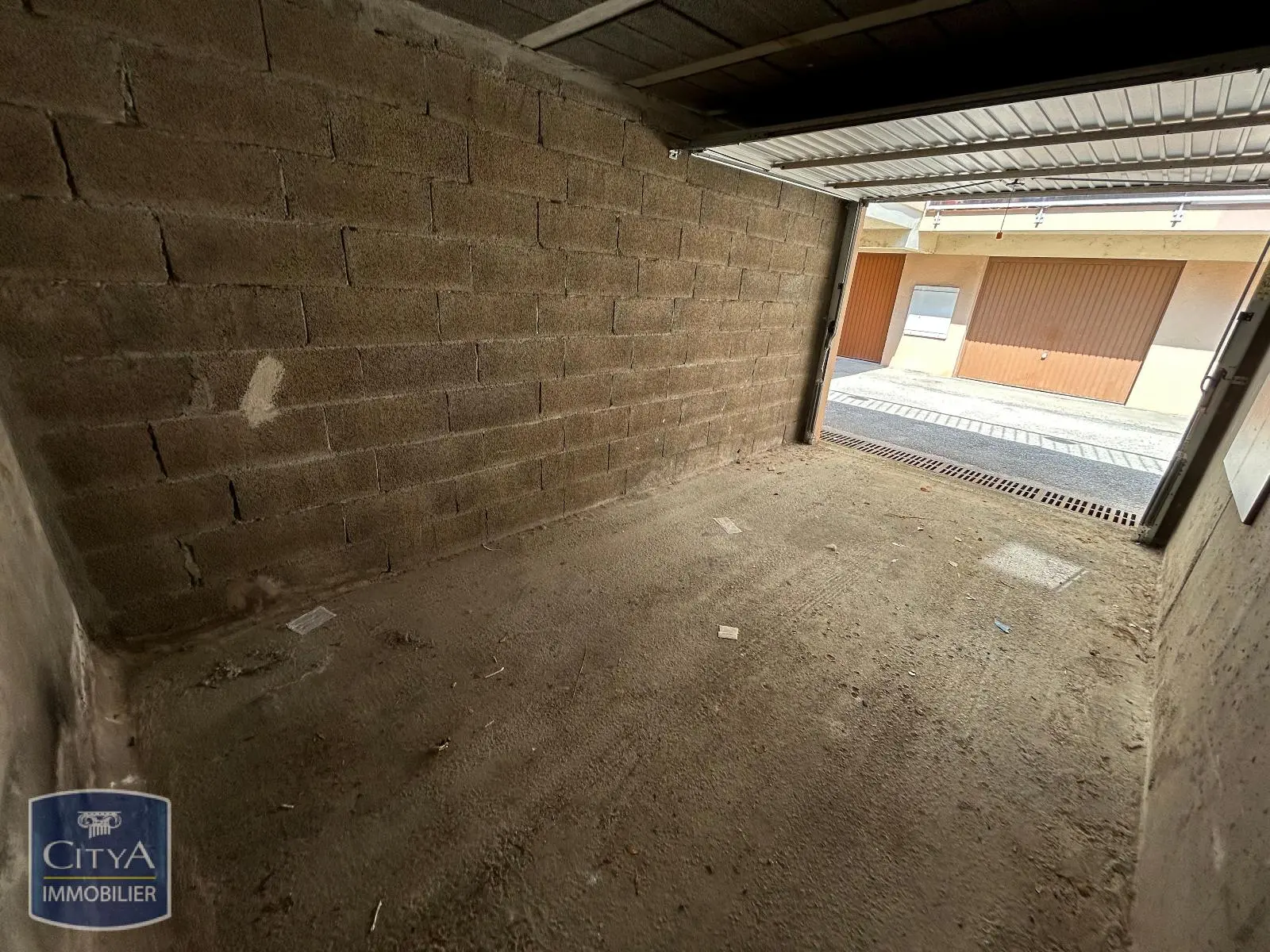 Photo 2 Parking