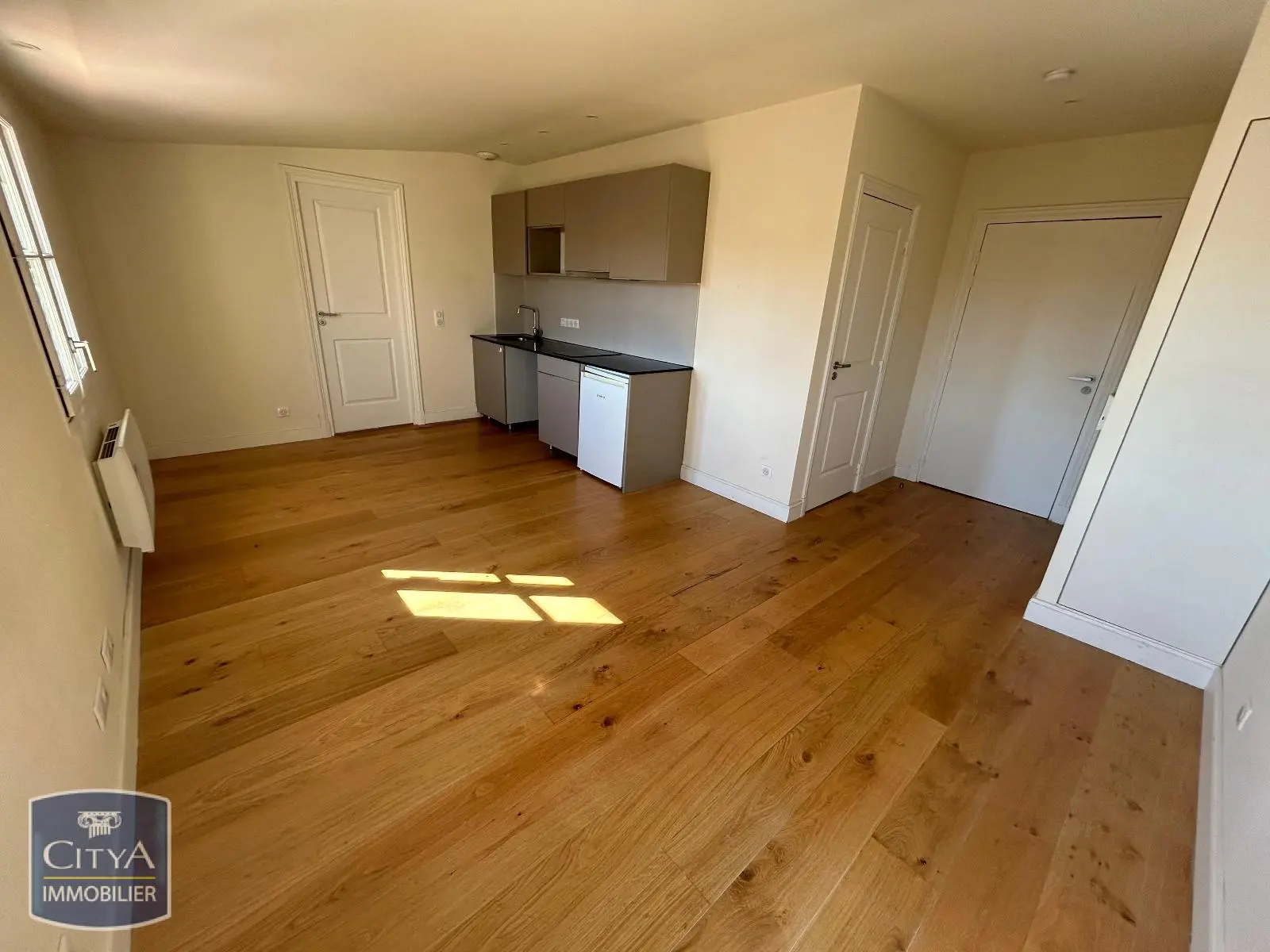 Photo 1 Appartement 1 pièce 28m²