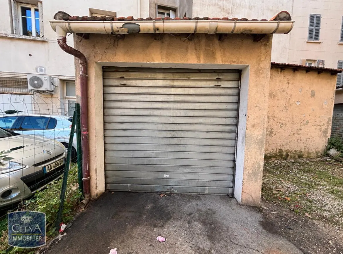 Photo 1 Parking