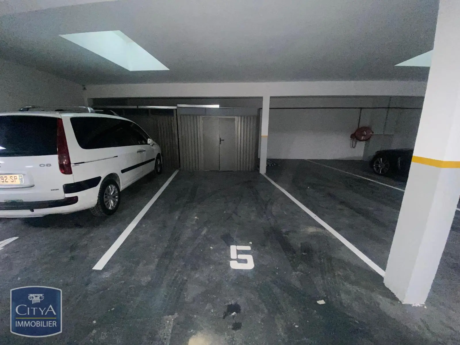 Photo 1 Parking 24m²
