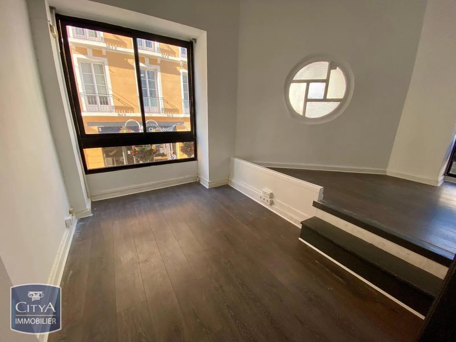 Photo 4 Local Commercial