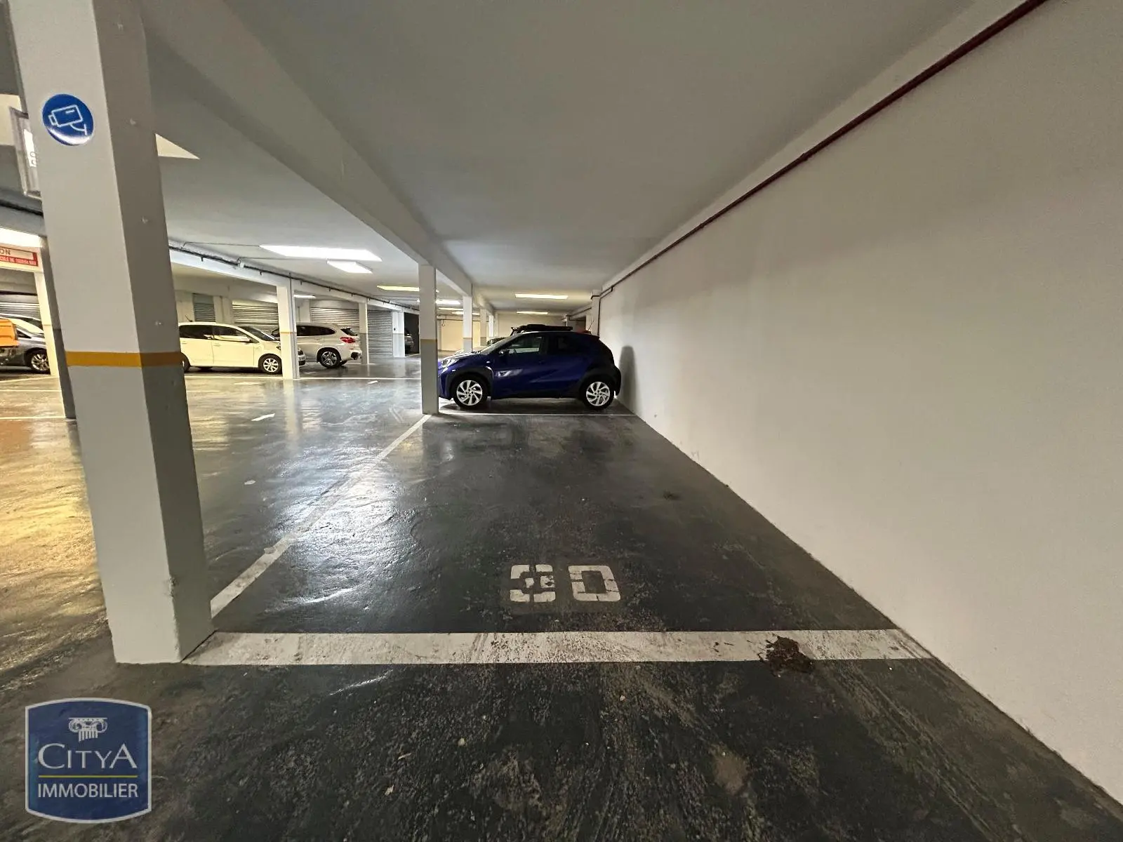 Photo 1 Parking