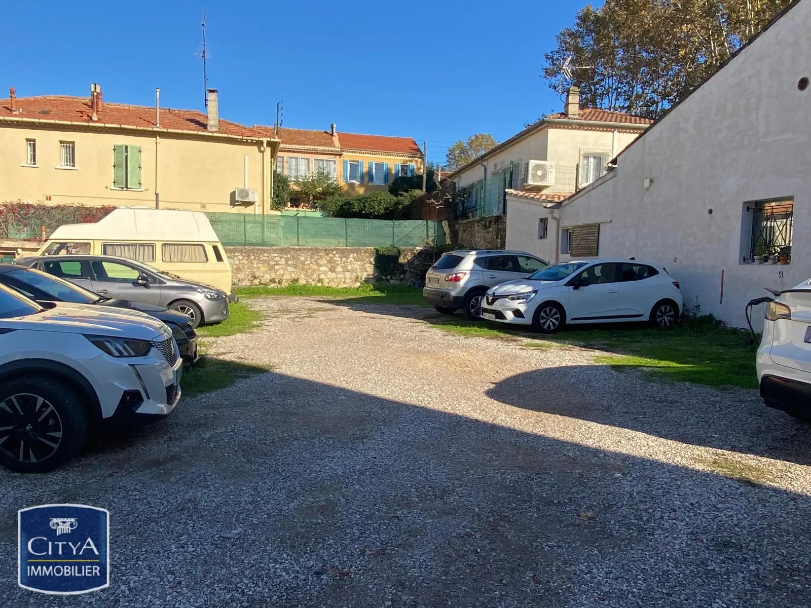 Photo 1 Parking
