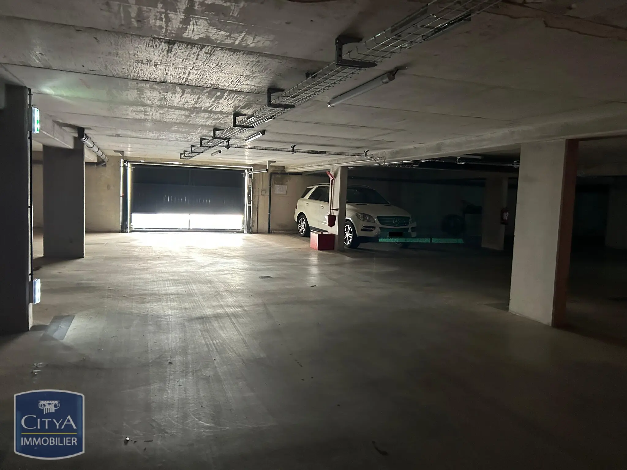 Photo 5 Parking
