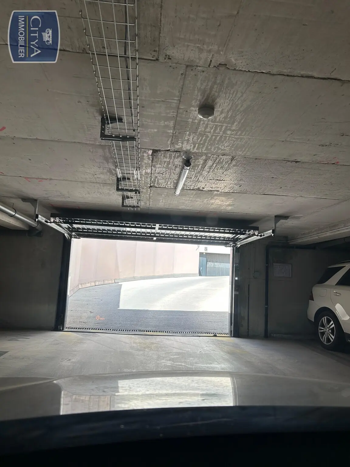 Photo 6 Parking