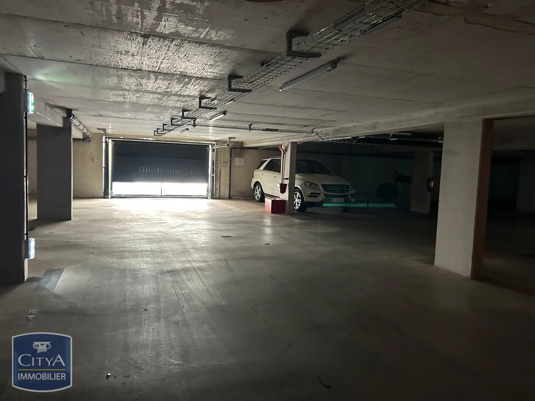 Photo 4 Parking