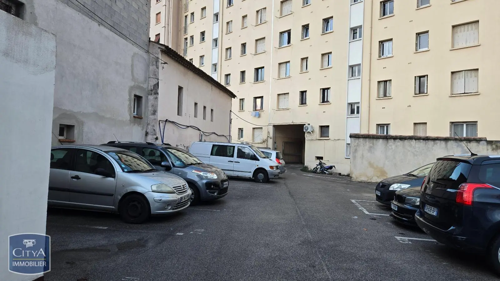 Photo 2 Parking 12m²