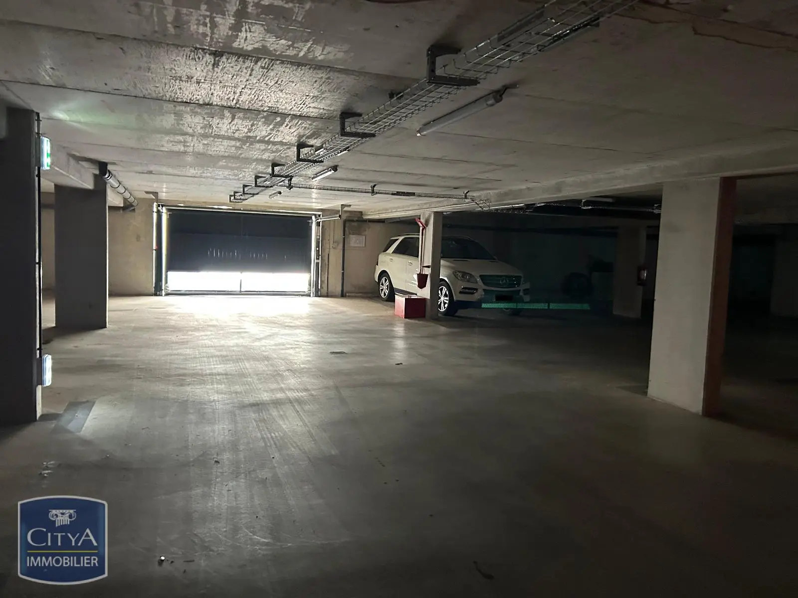 Photo 5 Parking