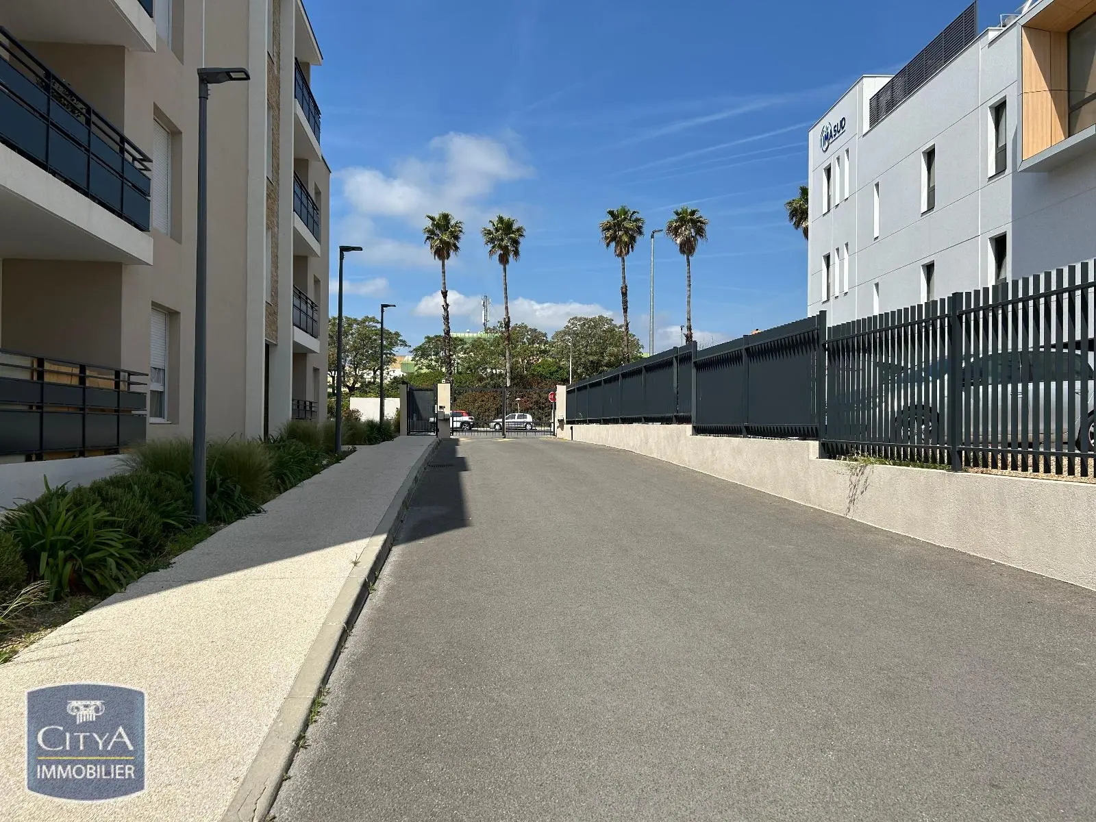 Photo 2 Parking