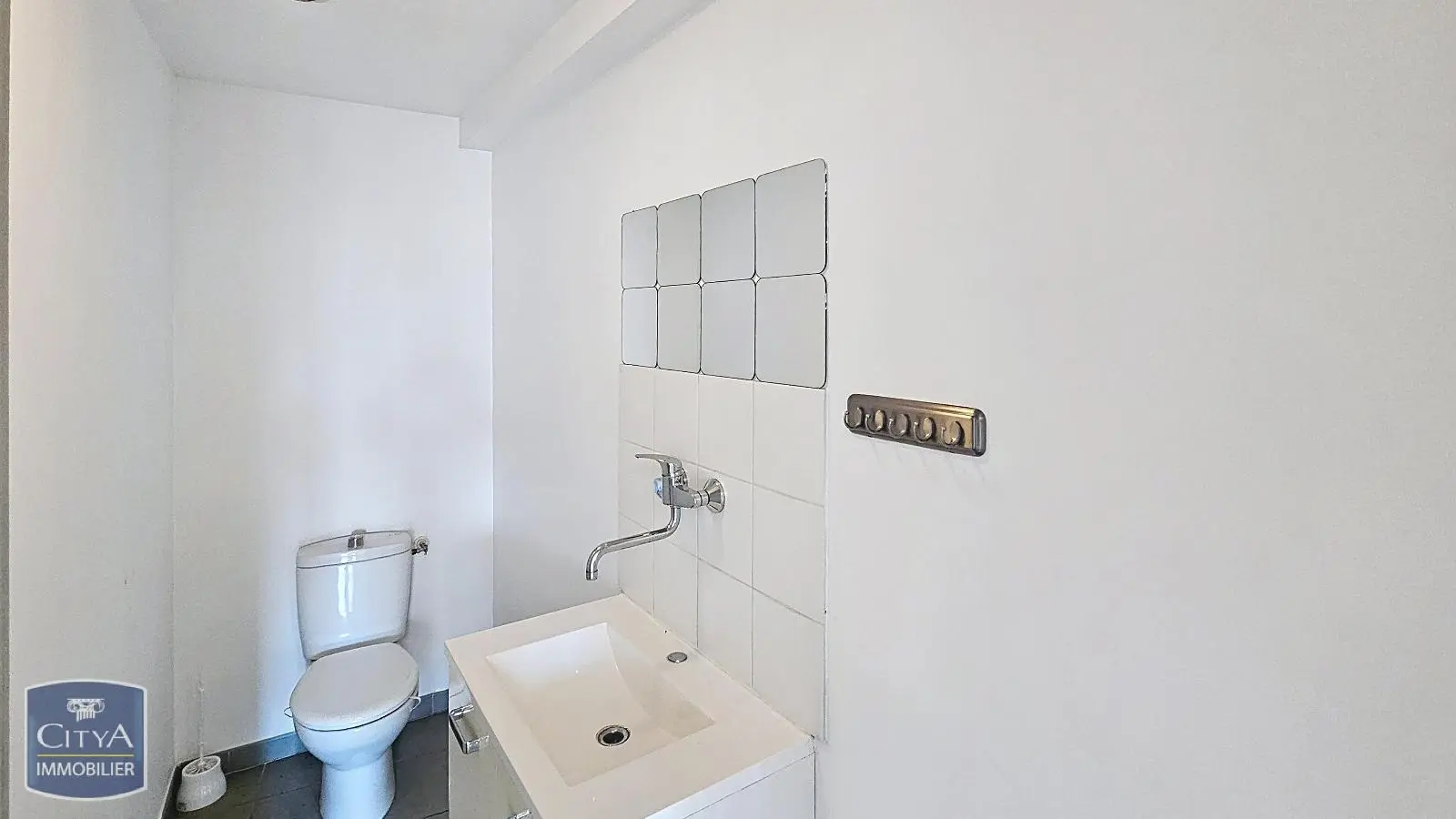 Photo 3 Local Professionnel 1 pièce 21.82m²