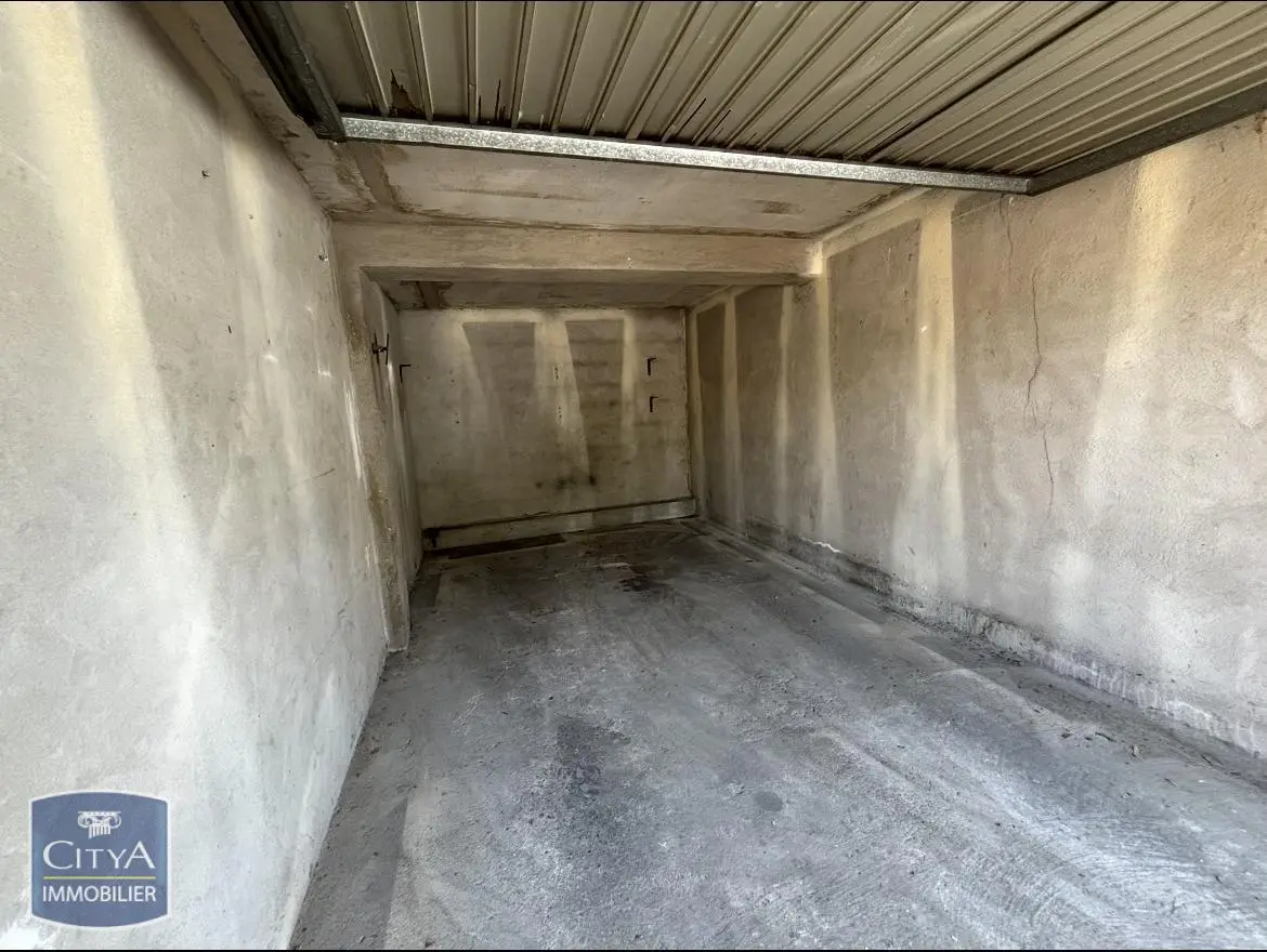 Photo 2 Parking