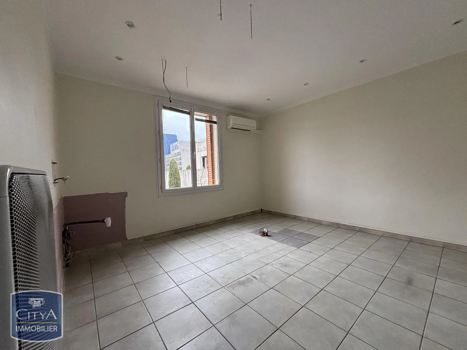 Photo 4 Local Commercial