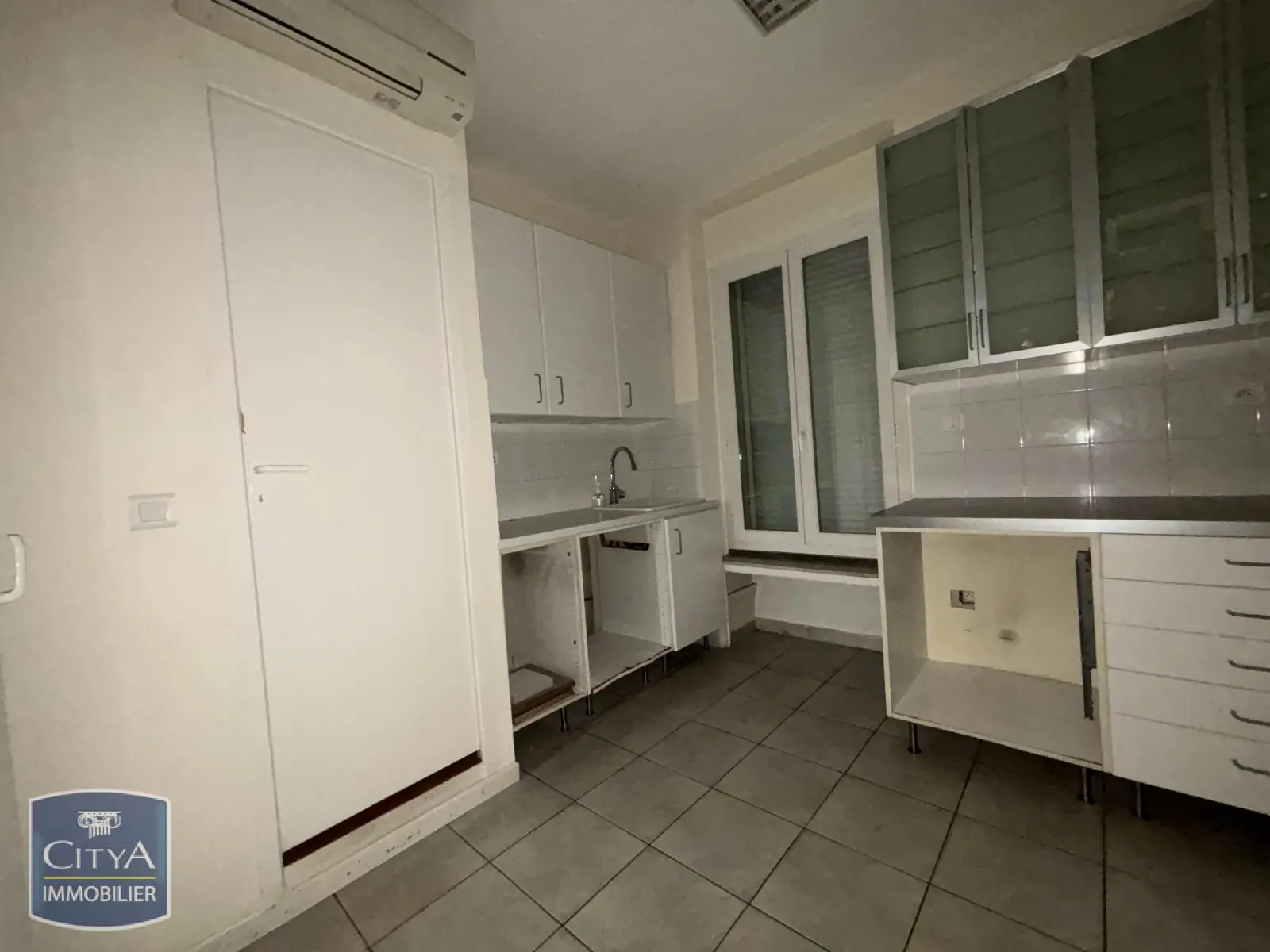 Photo 13 Local Commercial