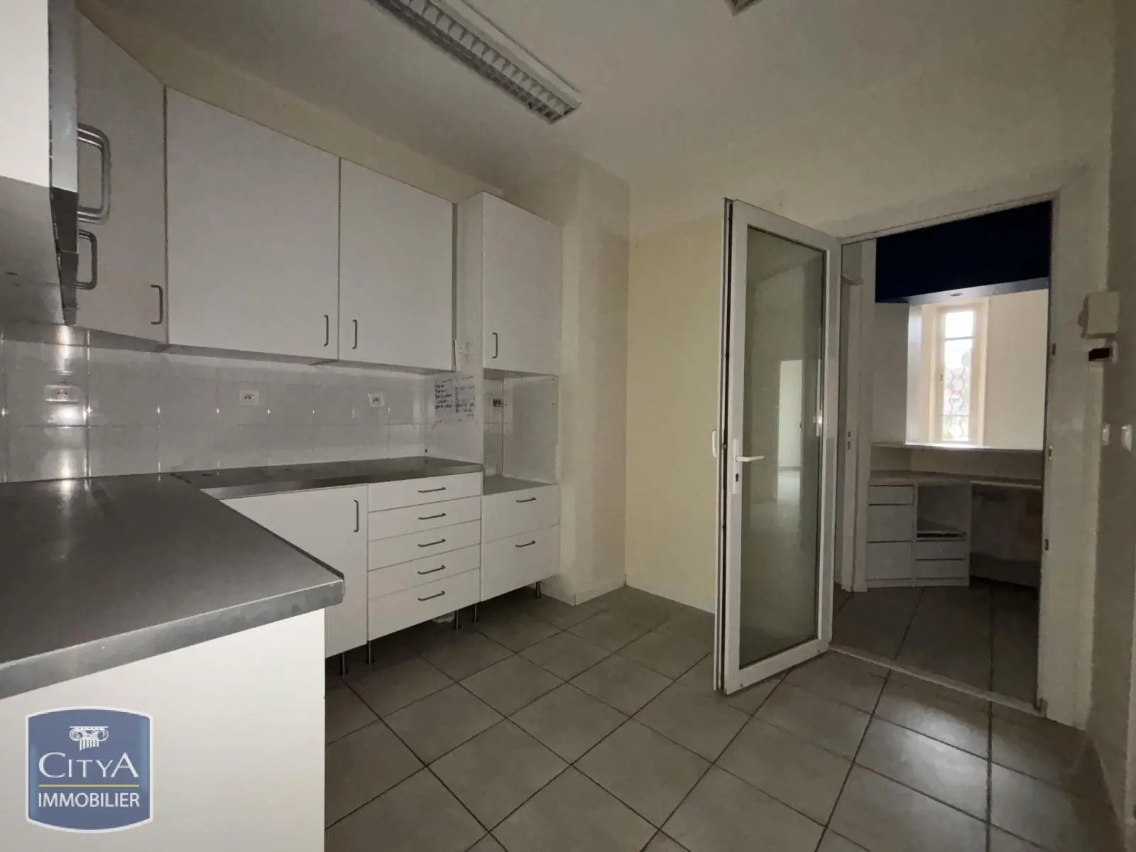 Photo 14 Local Commercial