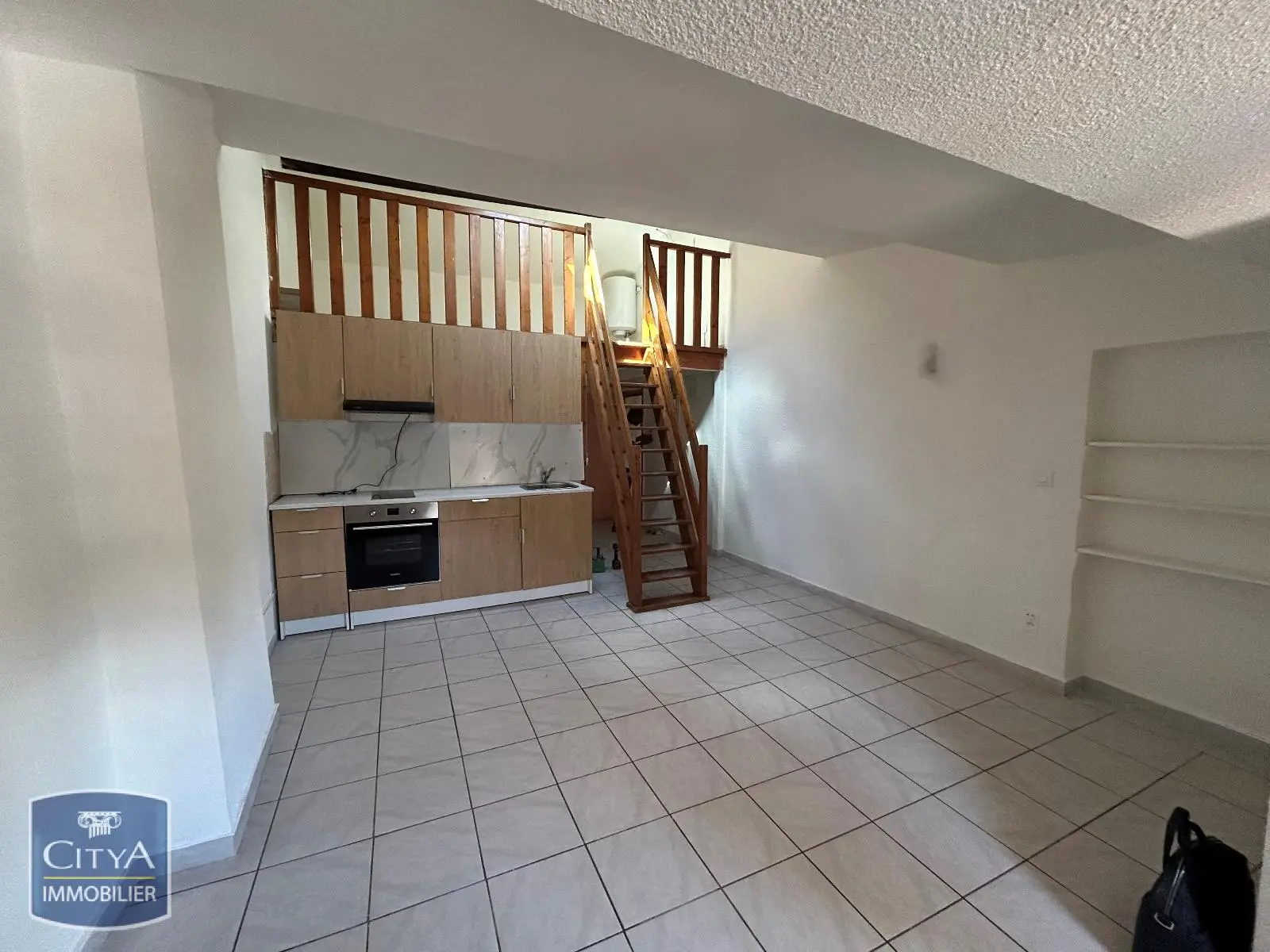 Photo 2 Appartement 1 pièce 31.11m²
