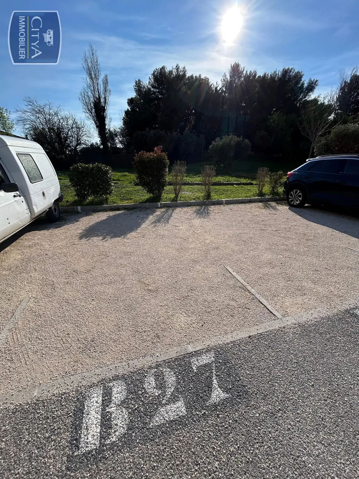 Photo 2 Parking