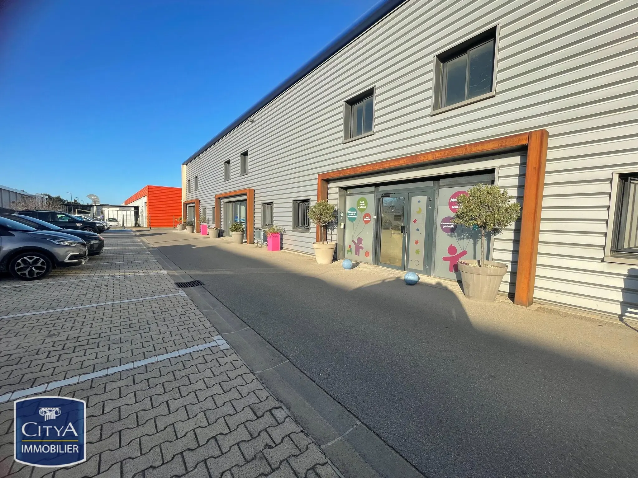 Photo 1 Local Commercial 210m²
